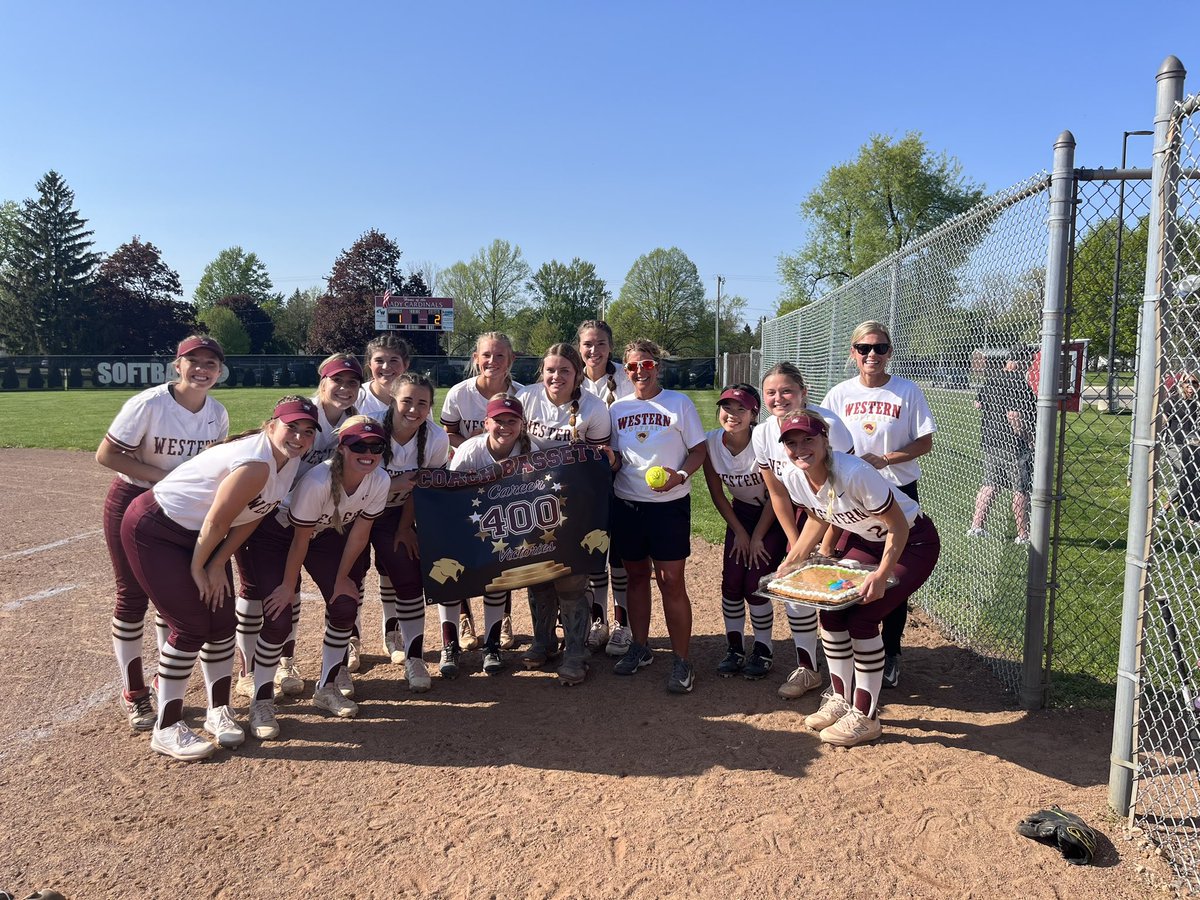 Congratulations to <a href="/tbassett12/">Tonya Bassett</a> on her 400th career win last night! Thankful for her dedication to the softball program &amp; Western athletics!