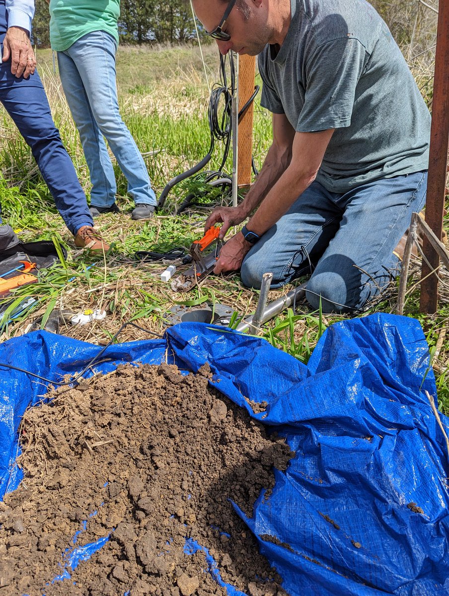 Elizabeth_METER's tweet photo. This week's @meter_env internal training features the #teros54 profile probe and a prototype (shhhh!!). We installed #teros12's and #teros21's too. All in a long-term testbed by our building
It was a beautiful day!! https://t.co/grxUw7tiFx