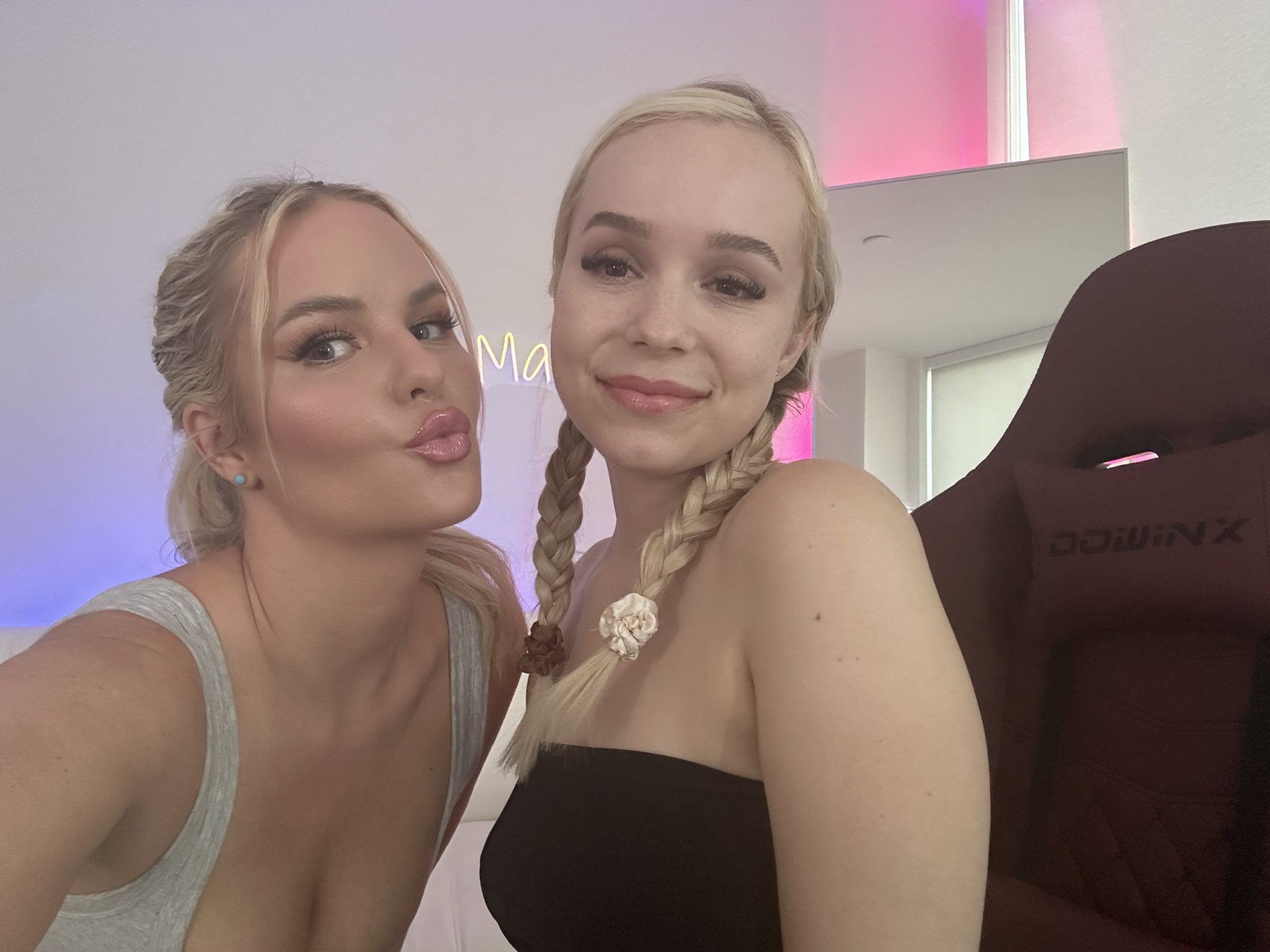 Sister stream live on twitch now @melanieshea 👇🏼 https://t.co/D2MxO749G5 https://t.co/EipxvQl8gi