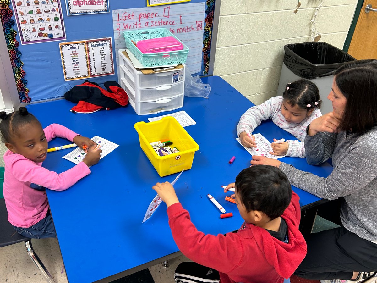 allygal513's tweet photo. Today they rocked it during math workshop! #bearsinacave #tech #patterns #smallgroup https://t.co/q0nRH3NsLZ