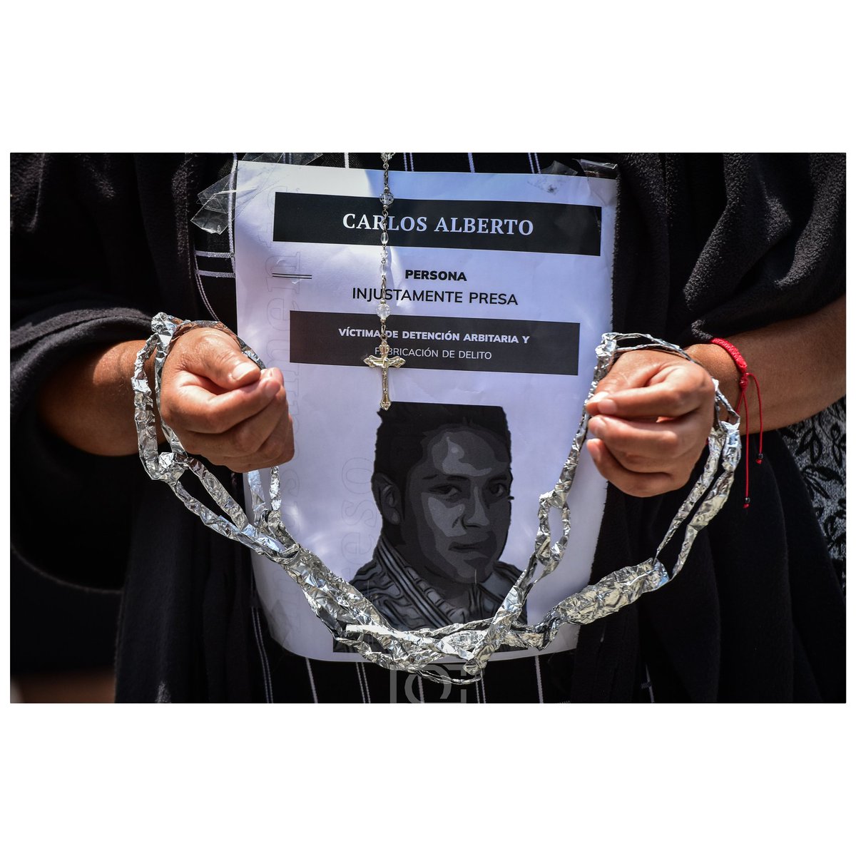 DCAMACHO105's tweet photo. Mi mejor regalo sería tener a mi hijo libre'; marchan madres de #injustamentepresos en el 10 de Mayo

A las madres que tienen a sus hijos en la cárcel es día para volver a marchar, y por eso caminan con las lonas y las playeras con las fotos
.
.
.
@DCAMACHO105 https://t.co/FCTk0CT4ug