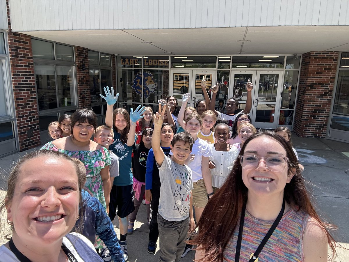 MsNiepsuj's tweet photo. We are the LEADING LIONS! @missnichols2nd and I are so proud of all of your hard work this year! 💙💛🦁 https://t.co/gat1HuNHiJ