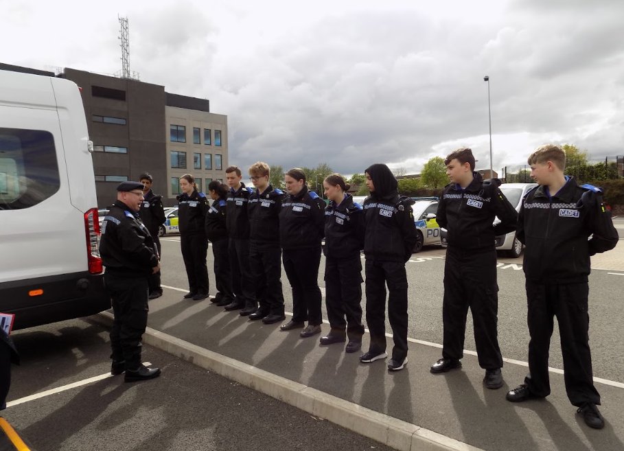 CadetsWMP's tweet image. An incredible night tonight with #5BE #Kingstanding @ErdingtonWMP Cadet visit to C3 @ResponseWMP &amp;amp; @firearmsWMP Thank you so much! Looks like we have Cadets looking to join each department when old enough @PhilDolbyWMP @CSuptMatShaer 👏