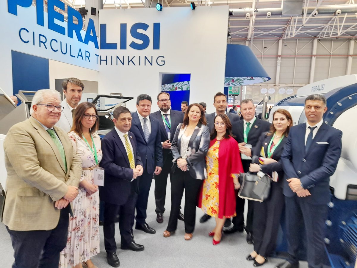 pacoreyesm's tweet photo. EXPOLIVA 2023 ha abierto sus puertas hoy.
Jaén epicentro del Olivar y el Aceite de Oliva hasta el 13 de mayo. https://t.co/3PgGenKNPX