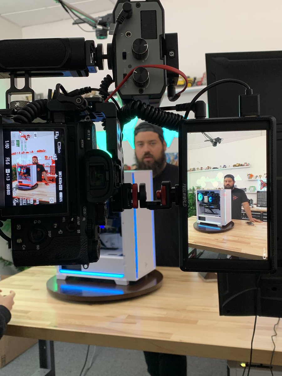 Just another day at work…with my awesome team <a href="/skytechexe/">SkytechEXE</a> @elcafetero70 😊