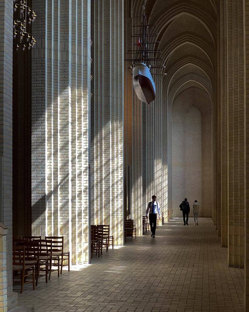 knut's tweet image. High ceiling. Taken in Grundtvigskirken in in Copenhagen in April. instagr.am/p/CsE9sQNsxOr/