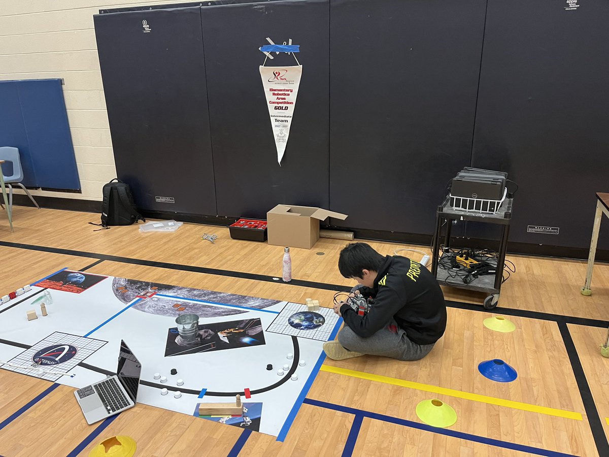glenshieldsps's tweet image. @glenshieldsps putting their robotics and coding prowess on display. #EV3Robotics #VEXIQ
@YRDSB @YRDSBPathways @VEXRobotics @yrdsbinclusion @YRDSBmath