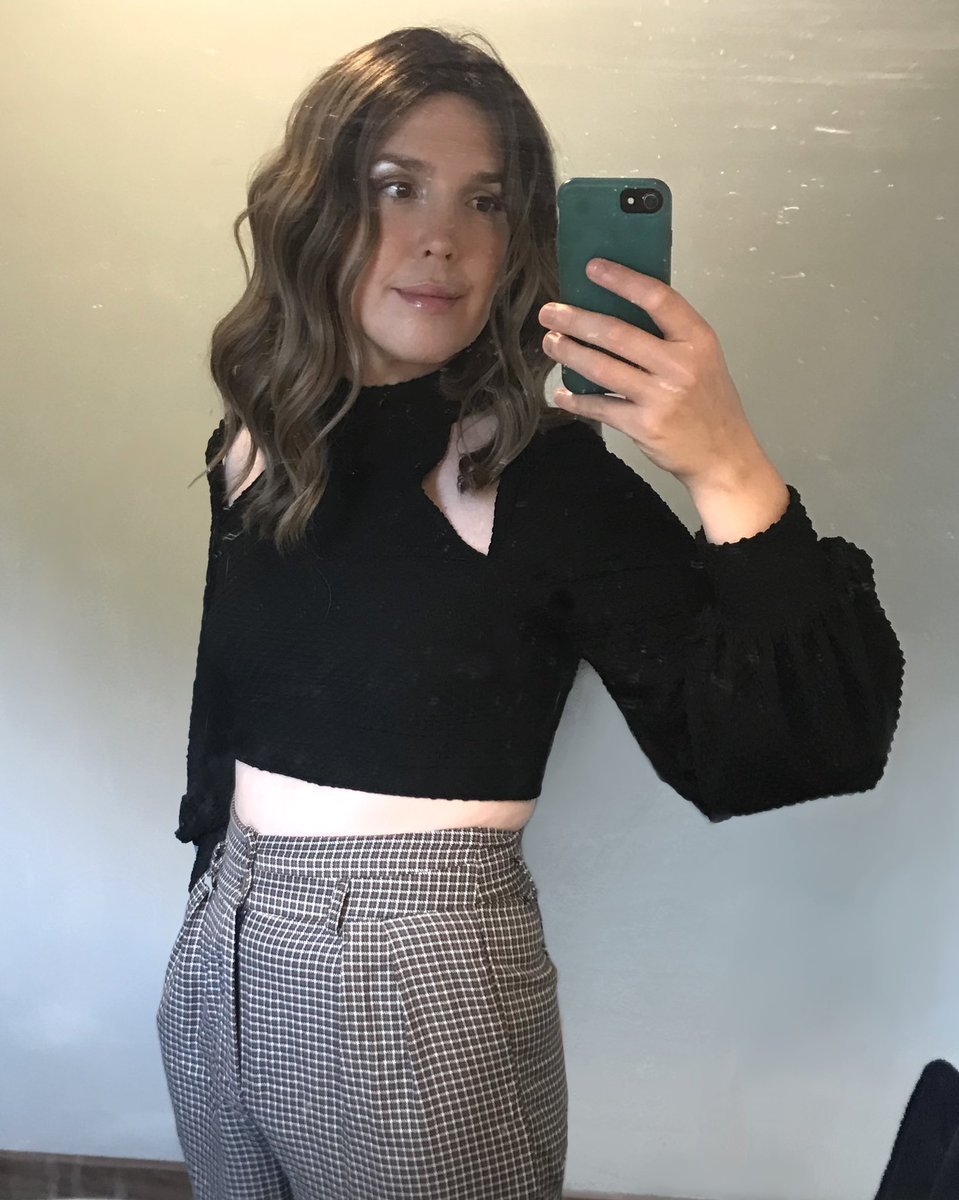 ᗰᗩᑎᗩ 🏳️‍⚧️ on Twitter "Hi to the new followers! Excuse the dirty mirror 🙃"