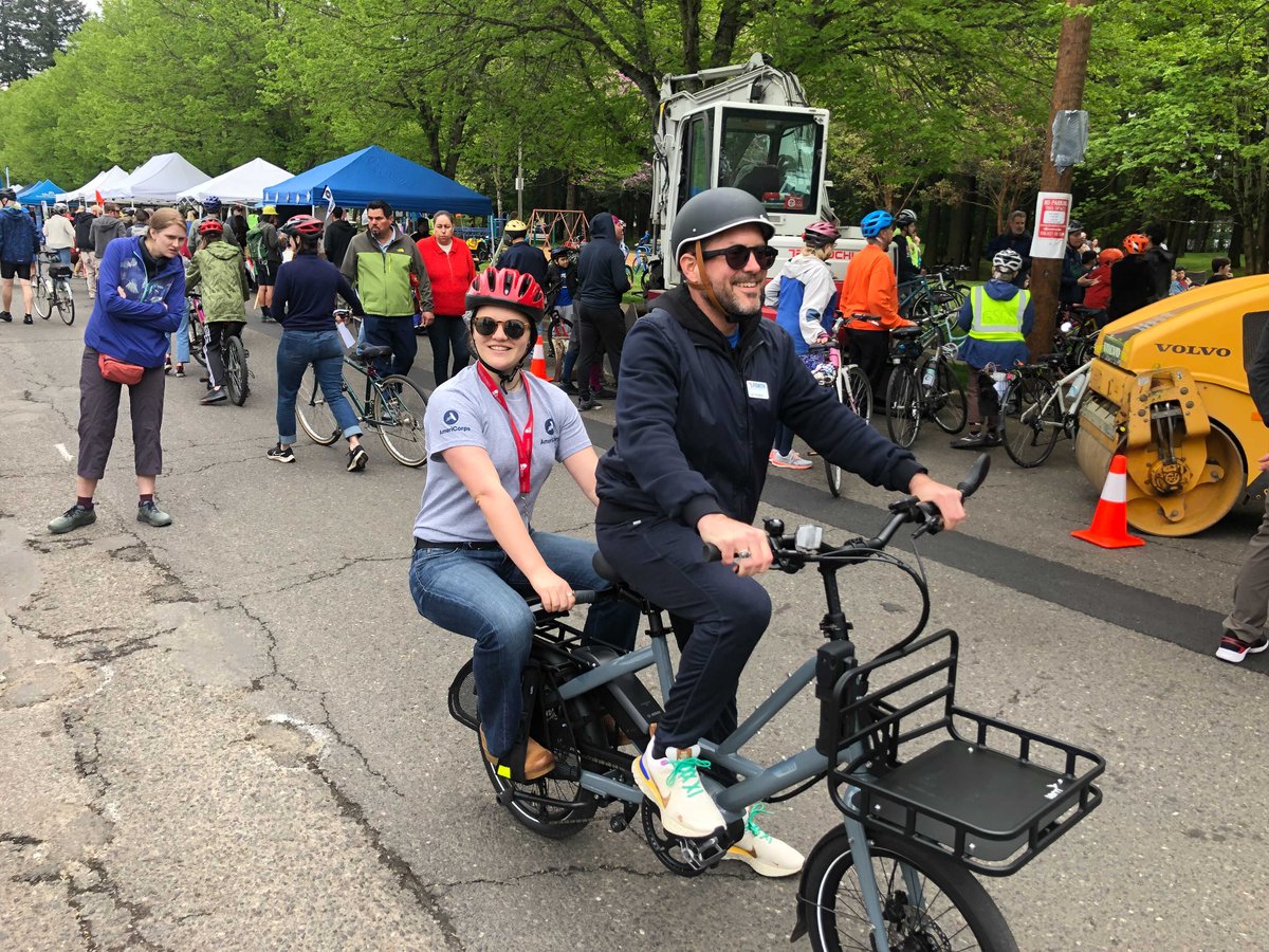 ForthMobility's tweet photo. 🚲 Two kids &amp; your groceries? A friend? A moving box? ECargo bikes can do the job. We helped participants at the Portland @SundayParkways event test ride these versatile two-wheelers. Forth &amp; @mfspdx gave first-hand info about loans for low-inc. earners. 👉https://t.co/L7QZyE2qdp https://t.co/LR1PkJSDwk