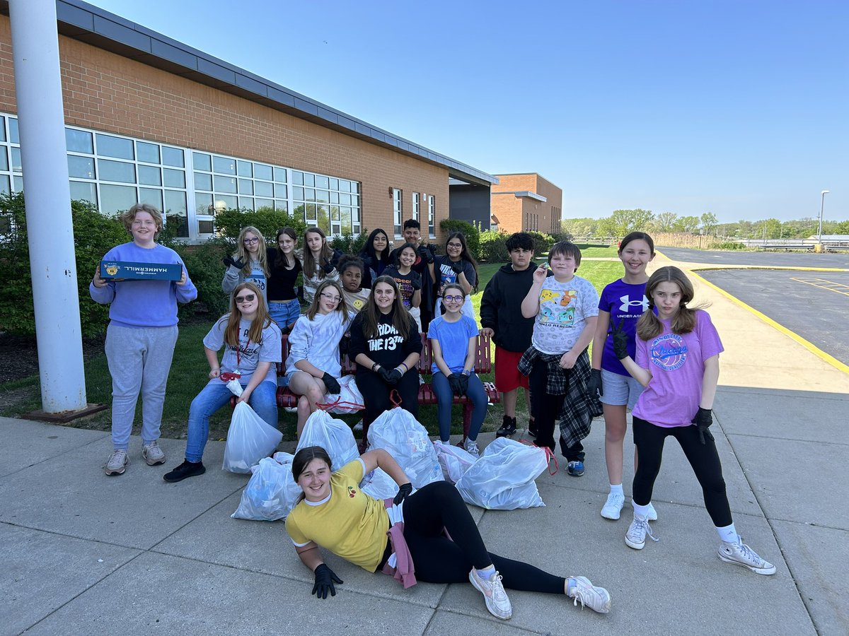 Great job by our Student Council members on spring clean up around the @MatthewsMS118 grounds today! 🚮
We are so proud of you!  ❤️💛
#MustangMindset
#mms118life
#d118life
@WaucondaCUSD118