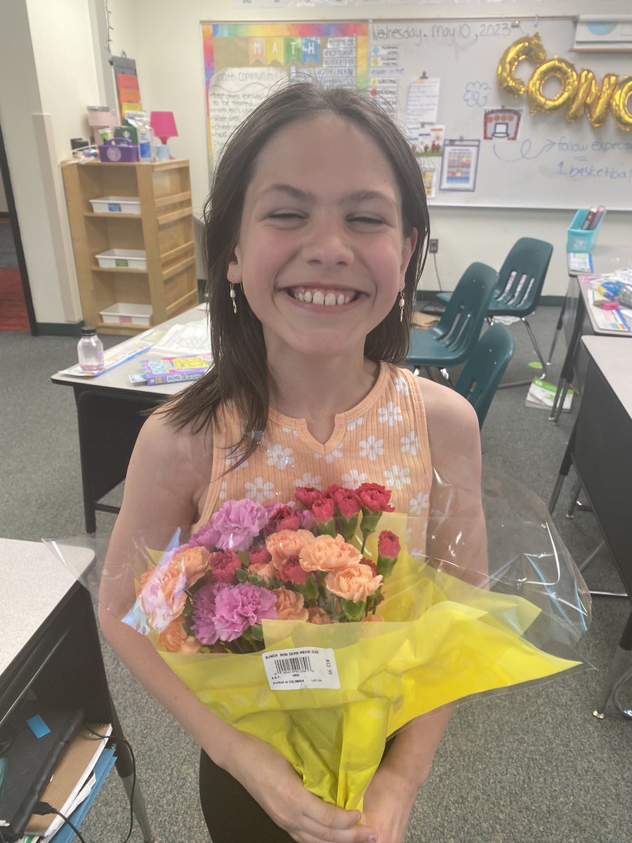 MSchmidt2019's tweet photo. Huge thanks to these cuties for all the flowers today! What a special surprise for Teacher Appreciation Week!💐🩷 @hillerwildcats #wearelamphere https://t.co/2PswXWlmoS