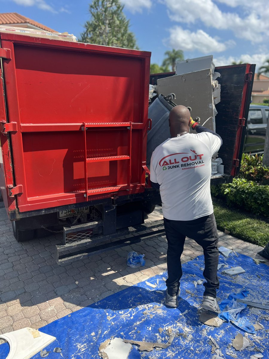 Let us do the heavy lifting!

AllOutJunkFL.com