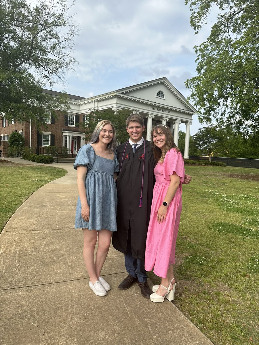 nicolecimbura's tweet image. One of the many reasons I fight so other fantastic dads aren&apos;t missing from life’s celebrations.  #EndALS #NurOwnWorks #PricelessMoments #RollTide