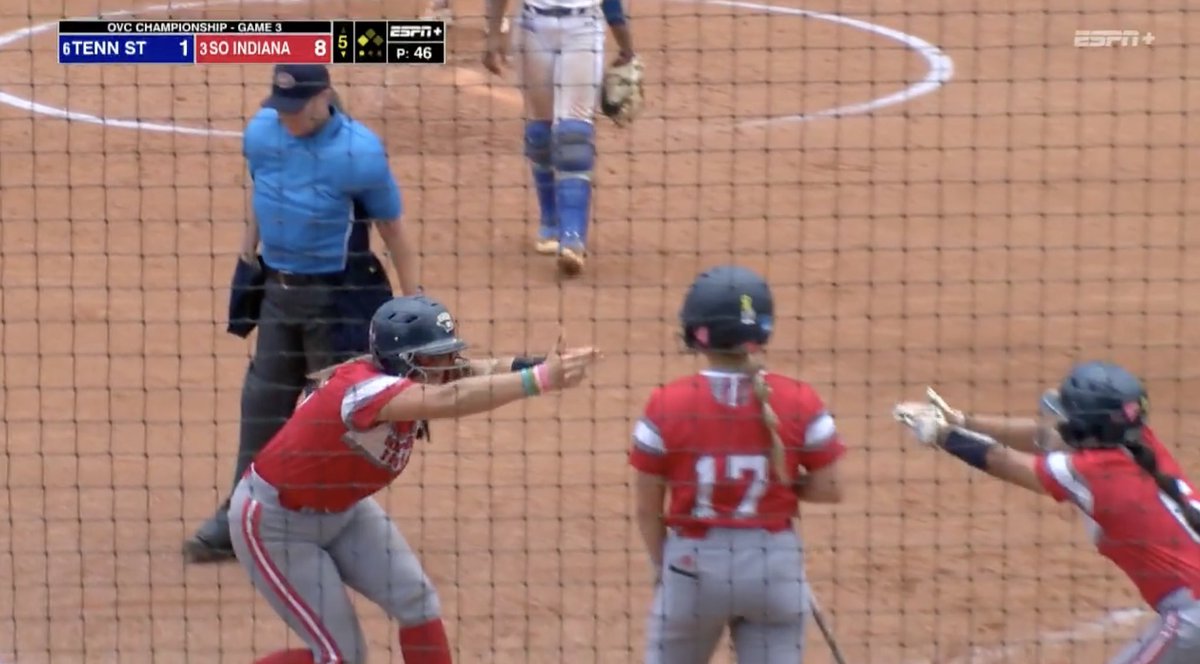 no context college softball (@contextsoftball) on Twitter photo 