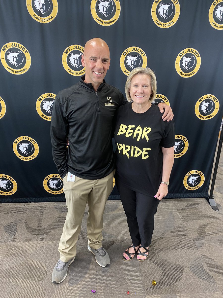 WilsonK12Tn's tweet photo. 🖤 BIG ANNOUNCEMENT AT MJHS 💛

Earlier this semester, the incredible Mrs. Beverly Sharpe announced her retirement as principal of @mtjulietbears after 40 years overall with the district. 

Today, her successor was named. 
Congrats to Mr. Ryan Hill! 

🎥>> https://t.co/YBXYjsIIbS https://t.co/b1zrnFgxcS