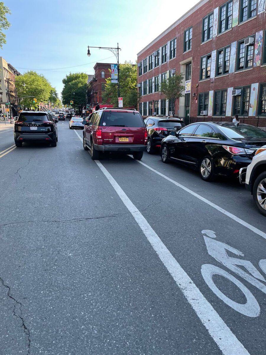 Reported_NYC's tweet photo. The driver HLA6111 blocked the bike lane near 362 5th Ave on May 10. This is in Brooklyn Community Board 06 #brooklyncb6 &amp; #NYPD78. #VisionZero #BlockedBikeNYC https://t.co/hTGm4VMzC6