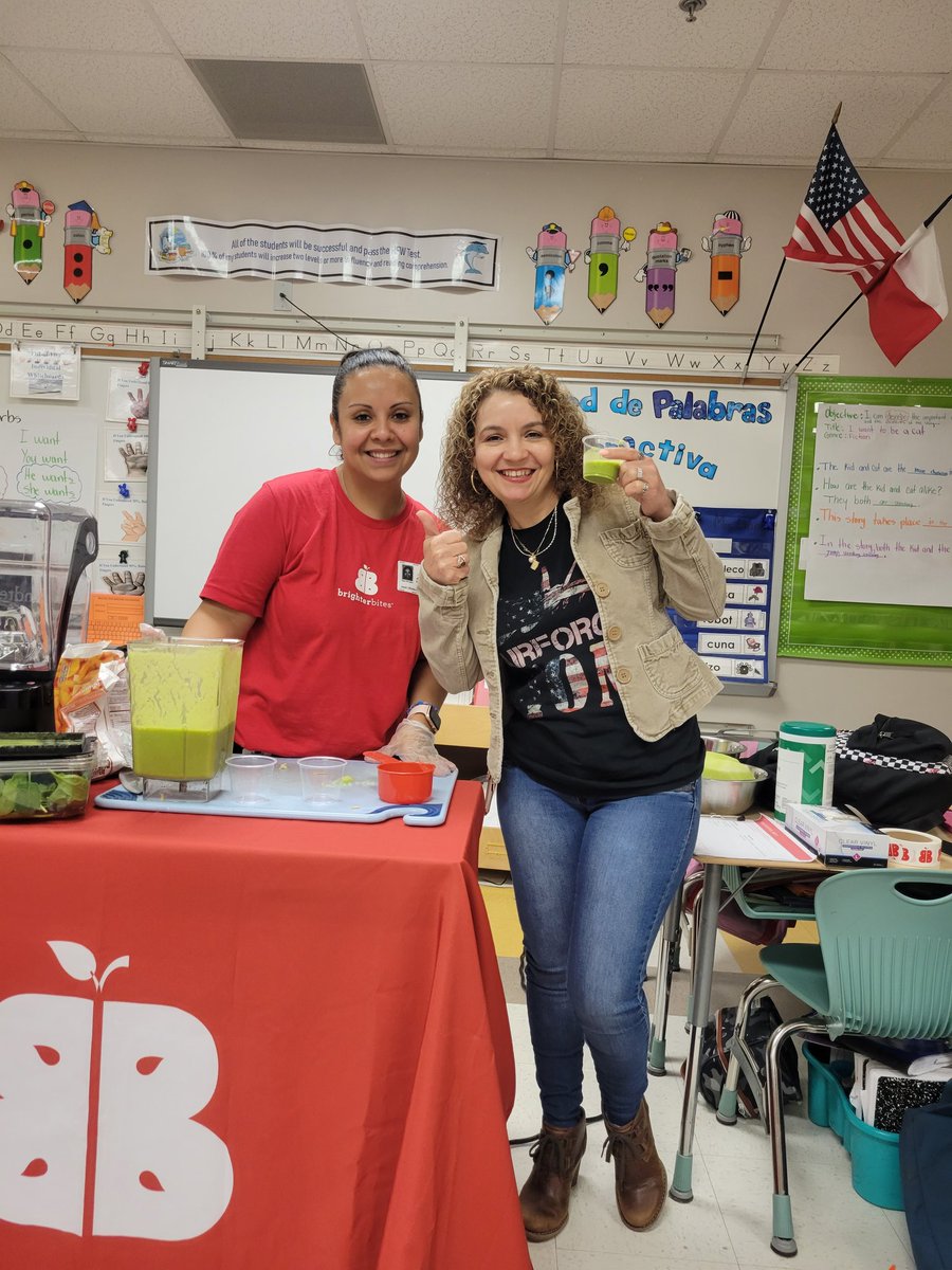 DilenaLiang's tweet photo. Brighter bites' Food Demo (The Hulk Smoothie) My students love it 😋😋😋😋 Thank you Juana Flores 👌💖 @DarceleLofton @HinesCaldwellES @MrsDstigers @KalebryaB @MsWhyiwrap @Mr_AMWIII https://t.co/rcxWVSoAus