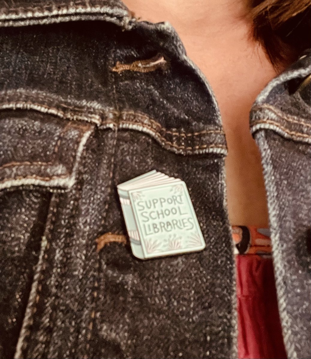 KatColeReads's tweet photo. All day. Every day. π«Άπ»π
#SupportSchoolLibraries #fREADom
Shout out to my @uncsils intern
Natalie Perez who gifted me with the perfect accessory. https://t.co/CjCljLGE8r