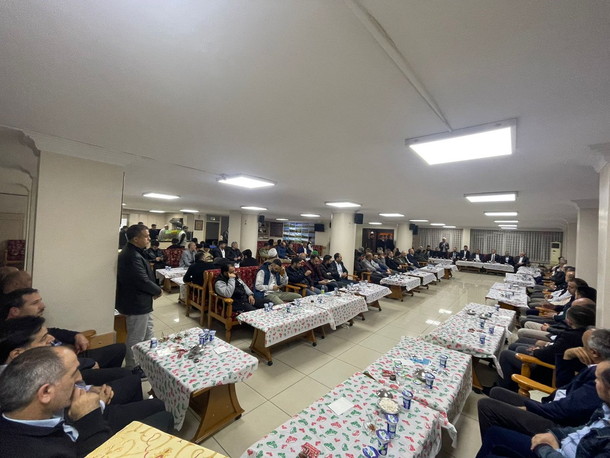 AhmetSavull's tweet photo. Bu akşam Malatya Poskıran Derneğimizde Yeniden Refah Partisi Genel Başkan Yardımcımız ve İstanbul 2. Bölge Milletvekili adayımız Prof. Dr. Doğan Aydal Hocamızı ağırladık. Programa katılan değerli başkanımıza, ekibine ve tüm misafirlerimize teşekkürlerimi sunuyorum. https://t.co/udptTfONEV