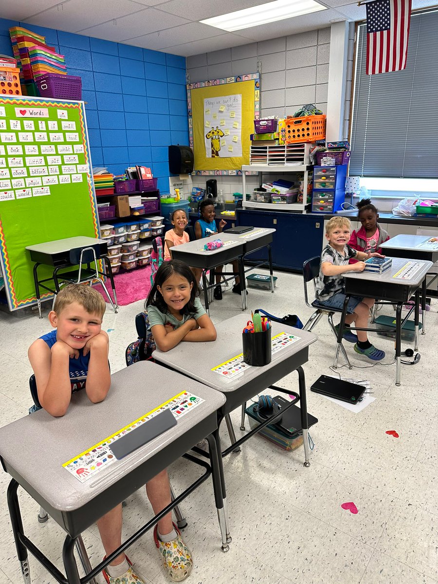 hellomrsfrizell's tweet photo. We had fun learning what it looks like to be a first grader today! These littles are in good hands next year, I’m just not ready for them to grow up! 🥺💗 @GlendaleElemISD #isdkinder https://t.co/359x9jPQD2