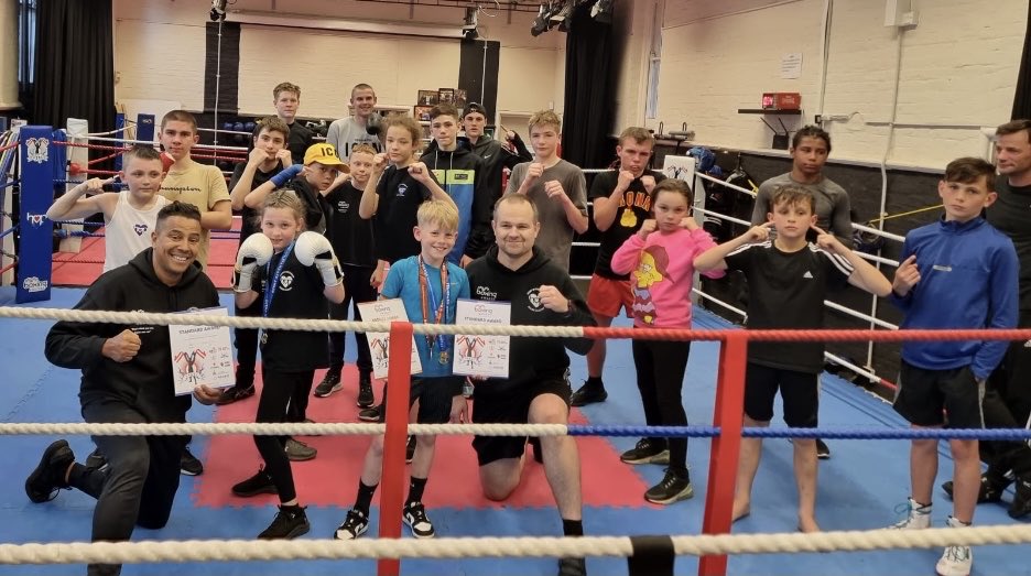 BoxingAwards's tweet image. Two of HOP’s rising stars in the making. Congratulations Annielou and Vinny on passing your Standard and bronze #boxingawards Keep working hard. #teamhop #boxingdevelopment #hardworkpays boxingawards.co.uk #dontthinkyoucanknowyoucan 👊🏾💥