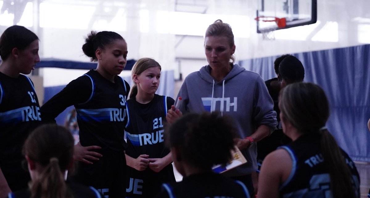 Fimba_13's tweet photo. My #34 Gia loves learning from this team. She plays her role with these older girls and absorbs all that she can. Theyβre one of the best 2028 teams around! Thankful to see my daughter growing her game beside them #undefeatedweekend #classof2029 #14UDivision #PGHDuelForTheDynasty https://t.co/IzWpEkdnp6