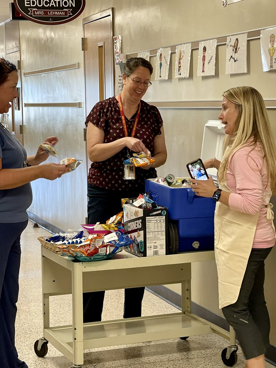 Today we “spread some orange” and appreciated our awesome educators at Newville with the Fun Cart!! #NewvilleCARES #BSSDproud #funcart
#TeacherAppreciationWeek