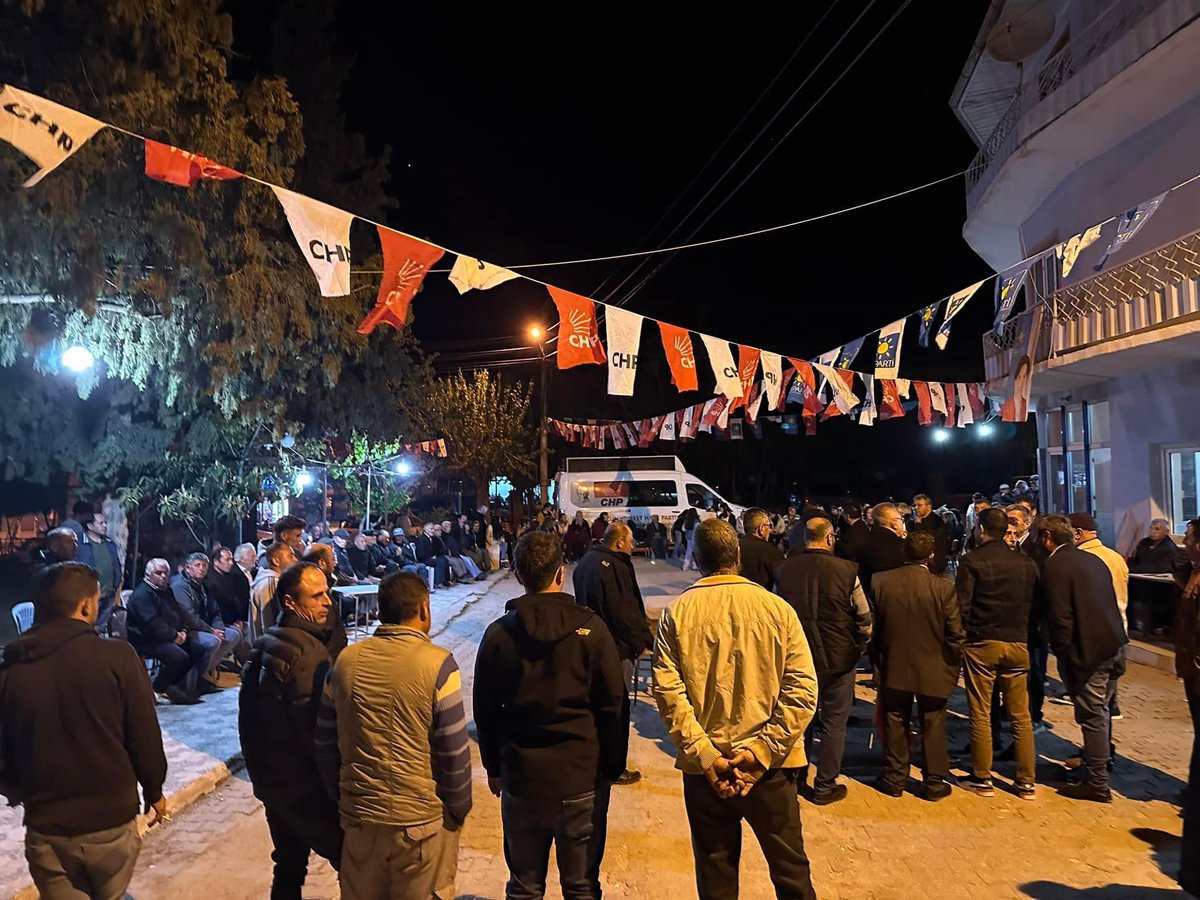AliKARAOBA's tweet photo. Günlerden Eşme,
GÜLLÜ Köyümüzde mitinge dönüşen ziyaretimiz..
Eşme kararını vermiş..
Misafirperverlikleri için teşekkür ediyorum .
#GeliyorGelmekteOlan
#SanaSözEşme
#SanaSözUşak https://t.co/A5kCtxHI8o