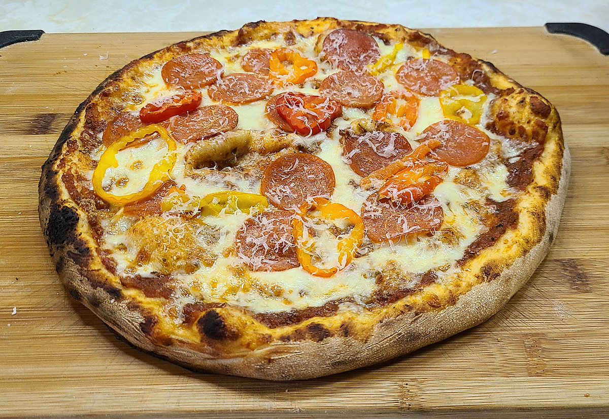 bastardrub's tweet photo. Pie of the day, Wood Fired Pizza - RTFO!!!🤘
Pepperoni, Hot Banana Peppers, Grana Padano & Mozz
https://t.co/ACGOvnsTbN
#homemadepizza #cgbs #pizzatopia #stonercooking #drunkcooking #pizza #rtfo @woodfiredPizza #kettlepizza https://t.co/mkfrxwavuI