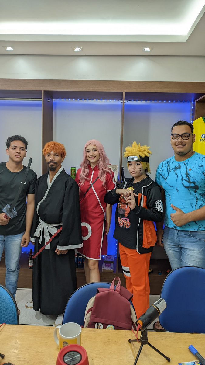 Podhofc's tweet photo. E essa galerinha que veio falar pra gente um pouco sobre o mundo do COSPLAY 🤩🤩🤩🤩💛💛

@fabiogll @coelho_elieber @Damasscenoo 

#fyy #cosplay #cosplayers #geeks #podcaster #cosplayers https://t.co/5ktDC2njUC