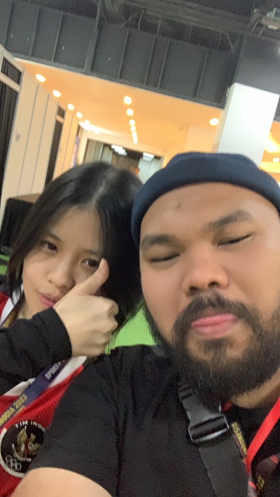 Syaamba's tweet photo. foto dulu sama idol https://t.co/EjBR0CX5dD