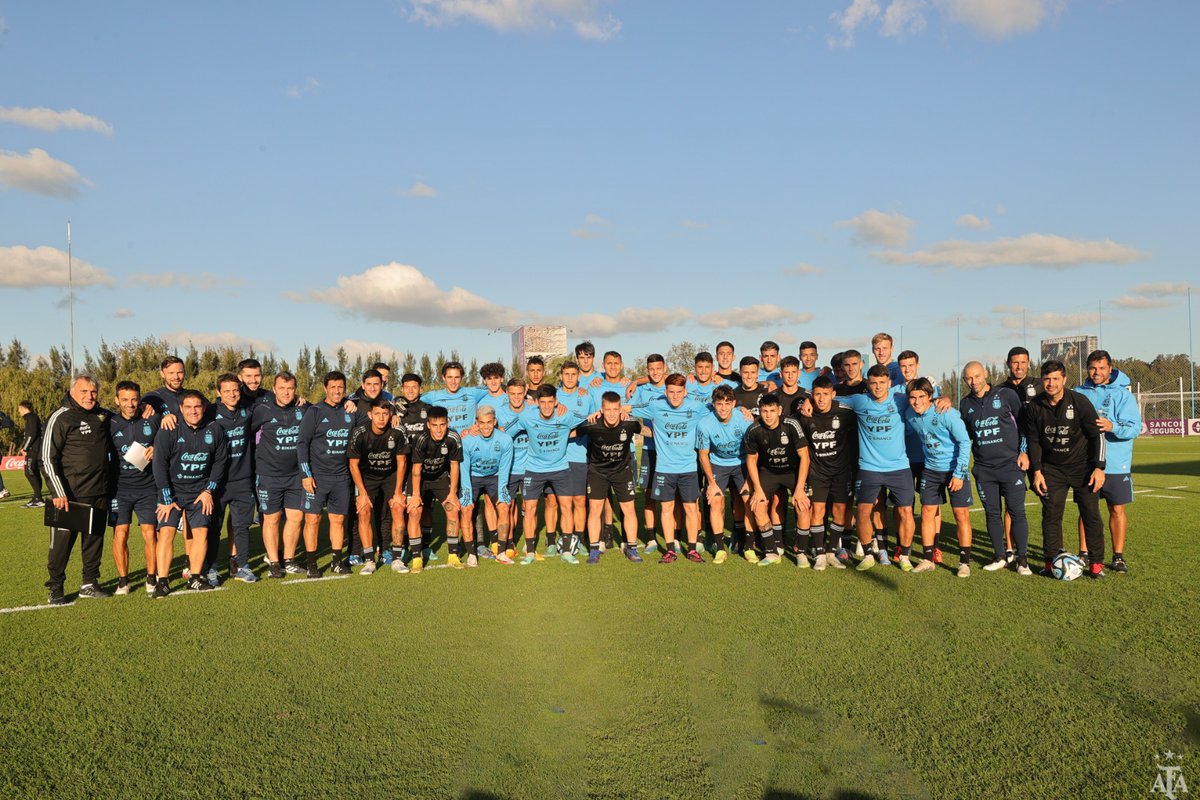 famalovato's tweet photo. Jornada de entrenamiento entre la Selección Juvenil Sub20 y la Selección de Ascenso Sub20. 
#ProyectoSeleccionesNacionales
#PresidenciaTapia https://t.co/ajYBIpq0an