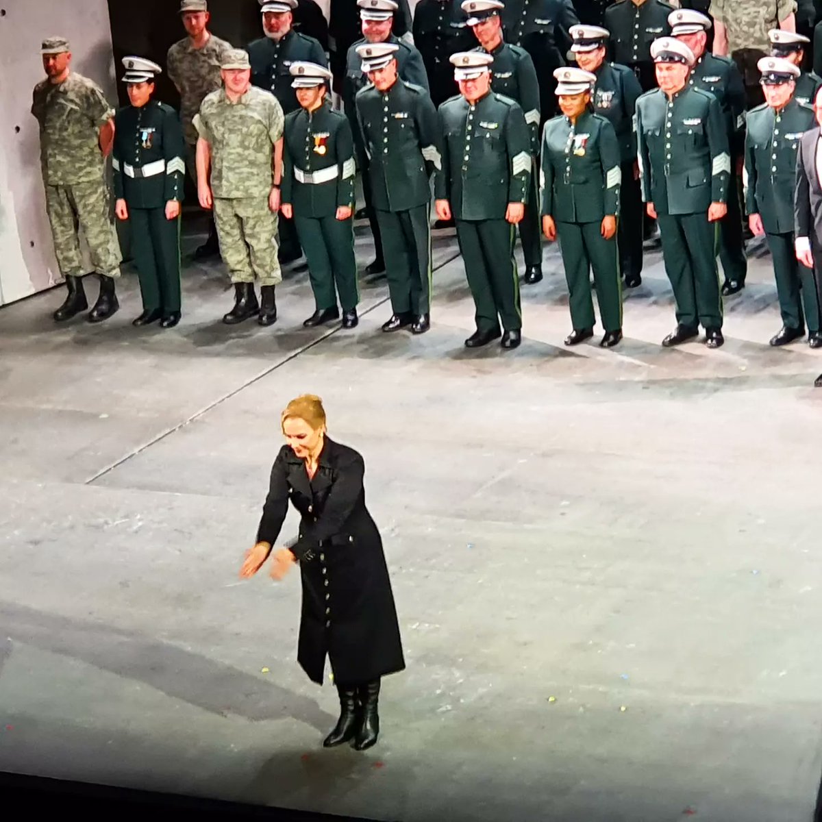 dredbeveridge's tweet photo. Absolute SCENES at the curtain for @elinagaranca and her glorious Amneris is unmissable.
But Angel Blue, Seokjong Baek and @TezierLudovic all sing generously, beautifully and excitingly. Truly world class 👌👌👌
#ROHAida https://t.co/mXI8RDfi0z
