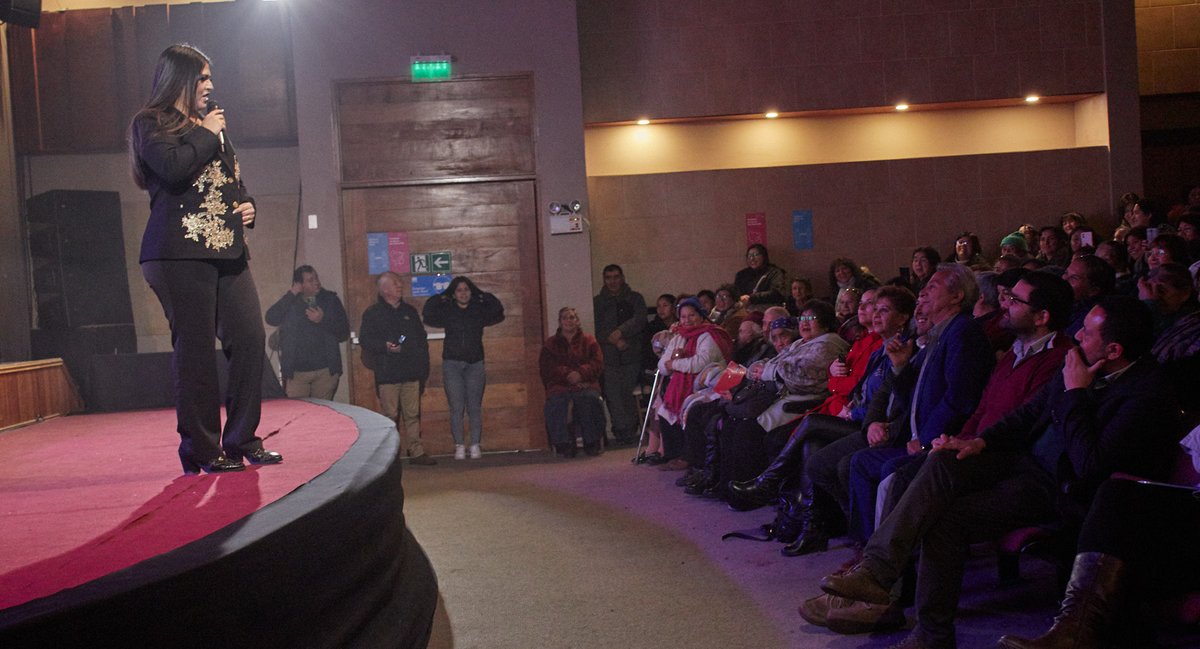 En el Centro Cultural de #Lautaro, se realizó el Show por el #DiadelaMamá, junto a la doble oficial en Chile de #AnaGabriel, quién cantó todos los éxitos de la cantautora mexicana. Además también gozamos de toda la energía y entrega de "Los Konsejeros del Amor".

#Araucanía