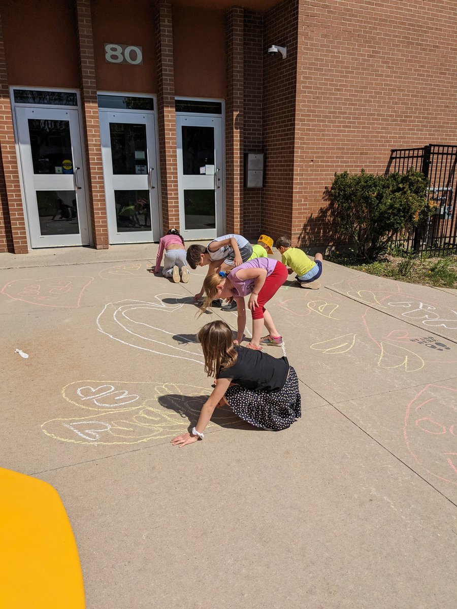 Spreading some love for our Bear family (while regulating our bodies and practicing math and fine and gross motor)! We estimated how many hearts we could draw in 5 minutes (200) and drew at least double our prediction! <a href="/SirIsaacBrockPS/">Sir Isaac Brock PS</a> <a href="/TVDSBcares/">TVDSB Mental Health</a> <a href="/tvdsbmathk8/">tvdsbmath</a>