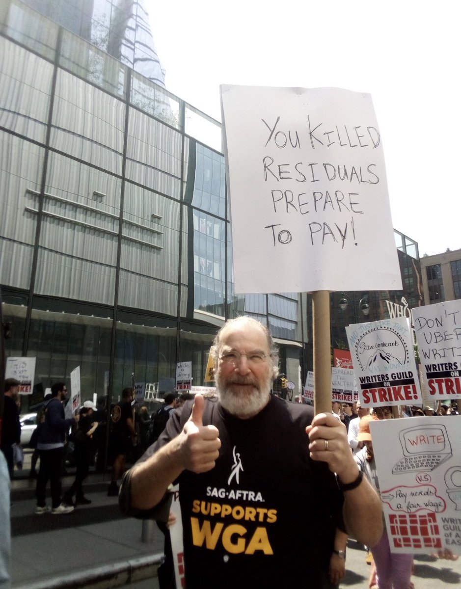 VanArman's tweet image. Didn’t realize this but one of the reasons for writers strike is streaming services abandoned their royalties.

I always find it sad that instead of uniting in solidarity, cryptoArtists splintered with the biggest ones siding with blur traders, and here we are. No royalties.