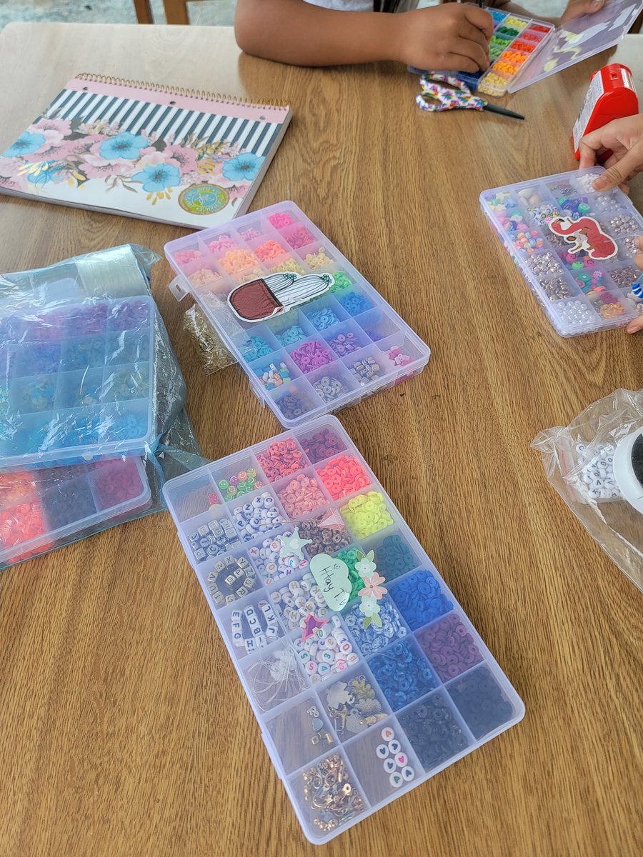 LanksLeaders's tweet photo. 🌈Post testing bracelet makers, enjoying some sunshine! & They're taking orders...🤑🫠🤩#lankfordsleaders #sharpenthesaw #habithub @NatcherElem https://t.co/Vkm2NJ3mdr