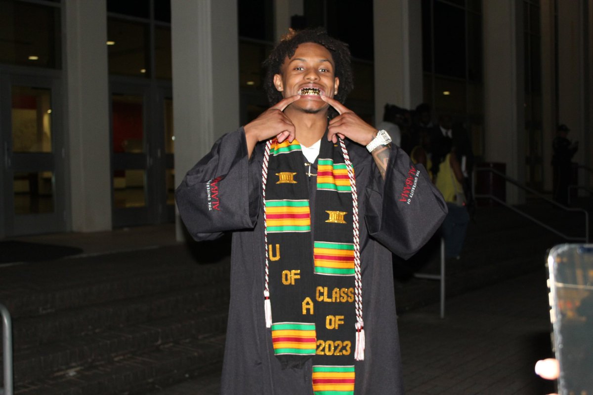 Jahquez23's tweet photo. GRADUATION ✅ https://t.co/dTUs7dIErx