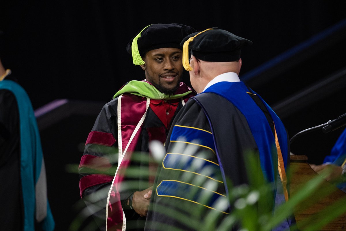 UofOklahoma's tweet image. They're off to change the world! 👏

Congratulations to all of our @OUTulsa graduates who officially became #OUAlumni last night! We can't wait to see where your journey takes you next.

#OUGrad2023 | #LeadOnOU