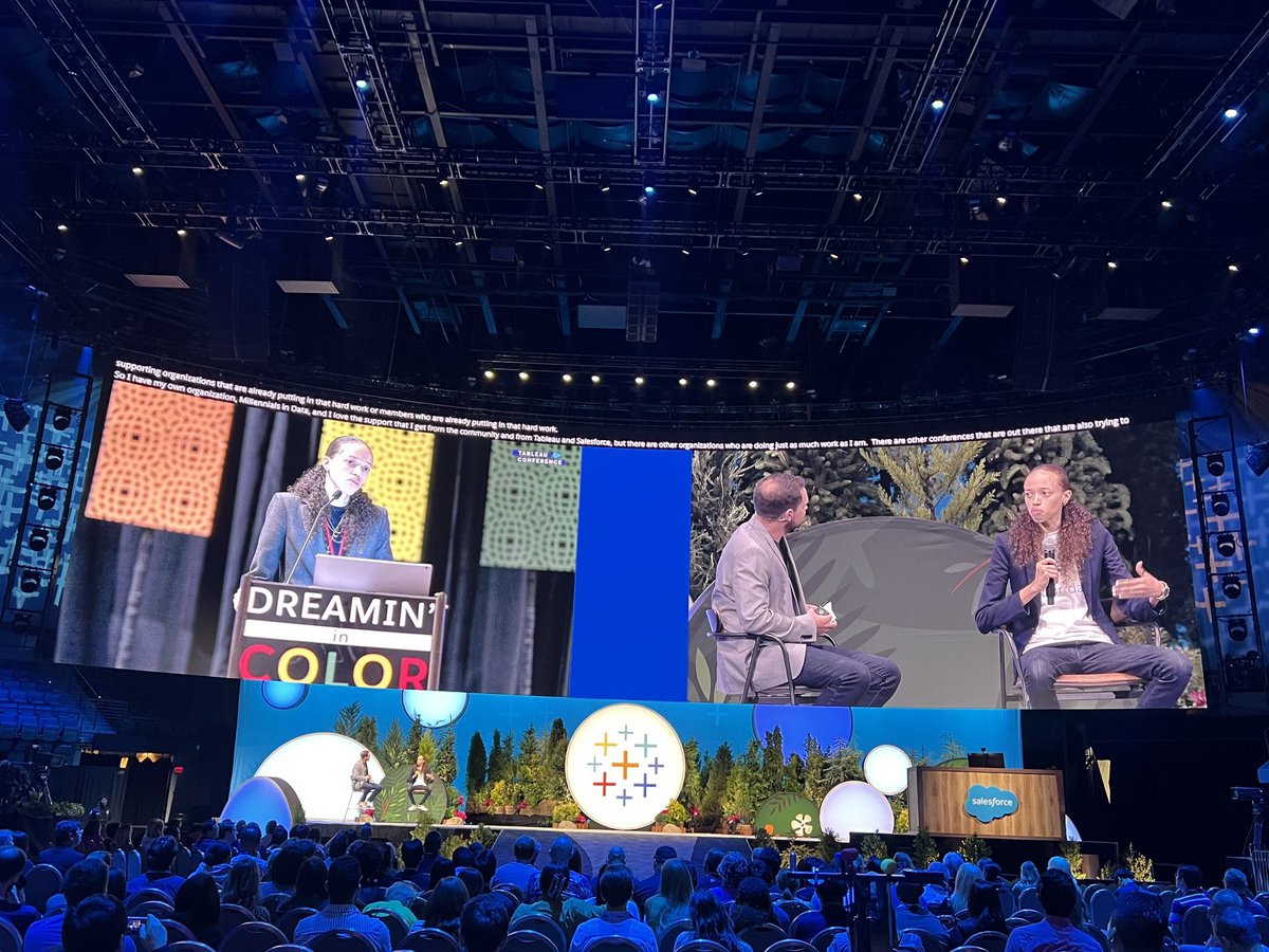 So glad to see that <a href="/chanjagg/">Chantilly Jaggernauth</a> expressed the need for #Data23 and <a href="/Salesforce/">Salesforce</a> at large to continue supporting initiatives that create spaces for Black talent like <a href="/dreamincolorsf/">Dreamin' In Color</a> 🙌🏽✨