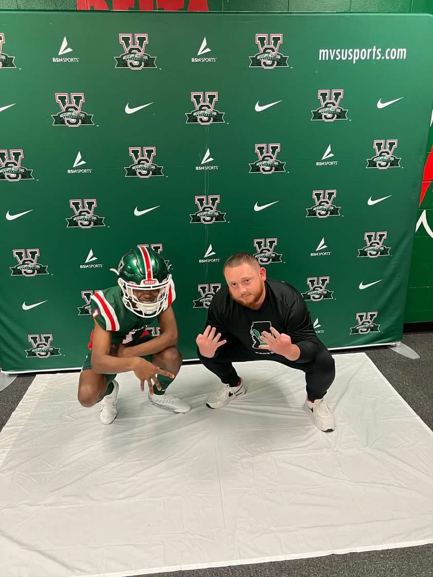 Let’s work Valley ❤️💚 <a href="/Dar52Irish/">Darquavion Davis</a> <a href="/IrishFootball13/">John Baker</a> <a href="/R_AmirGantCoach/">R.Amir Gant</a> <a href="/_CoachWyatt/">Coach Wyatt Anderson</a> <a href="/ValleyStateFB/">Mississippi Valley State University Football 🟢🔴</a>