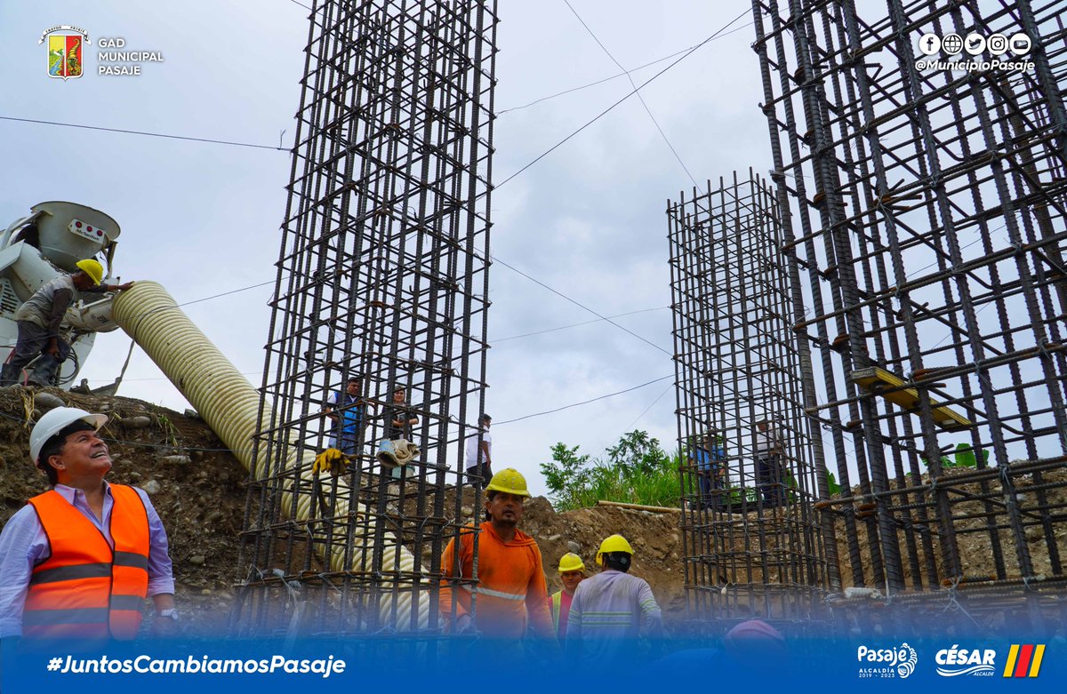 municipiopasaje's tweet photo. El consorcio construye las bases del puente elevado de 120 metros de largo, que sostendrá el nuevo acueducto de 500 mm, en el cruce del río Jubones.

La tubería instalada desde la planta a los reservorios en Tres Cerritos asegura el abastecimiento de 225 litros por segundo. https://t.co/fGEPQcSr3X
