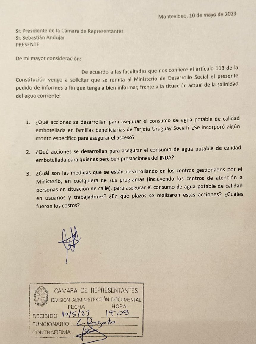Le presentamos al <a href="/midesuy/">Ministerio de Desarrollo Social</a> este pedido para llamar a la acción sobre el acceso al agua. 

Es un derecho urgente, mucha gente no está accediendo. Es ahora <a href="/MartinLemaUy/">Martin Lema</a>.