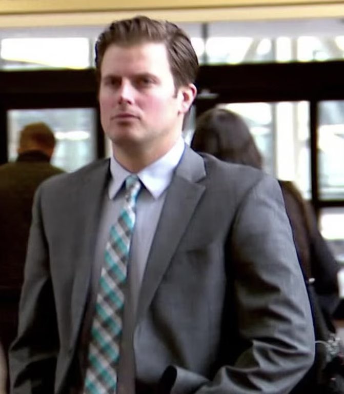 darafaye's tweet photo. The police officer who pled guilty to felony assault of Jaleel Stallings, won’t be facing jail time. 

He repeatedly kicked Stallings in the head &amp; slammed his face into the concrete ground &amp; is only getting probation. 🙃

This is a shame post for Officer Justin Stetson. https://t.co/al9j8OuDPI