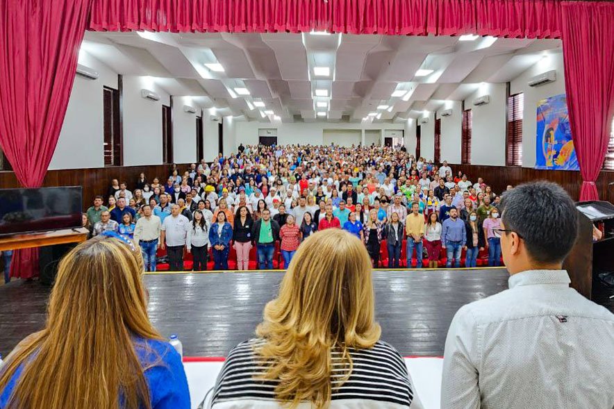 (3/5) Seguimos promoviendo la
calidad en la educación y el aprendizaje de esta nueva etapa, basadas en la gestión curricular, territorial y la organización
escolar con la participación activa de todos los que hacen vida en los planteles.

<a href="/NicolasMaduro/">Nicolás Maduro</a>
@MPPEDUCACION