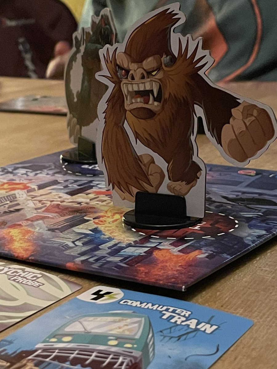 tashmakesstuff's tweet image. Board Games and a pint at the #EarlFerrers and the joy of killing the middle child twice playing King of Tokyo Not sure why I do better at games of unashamed violence than subtle strategy 🤷🏻‍♀️ anyway highly recommended  for a quick play game Think @leisuregames_uk might stock