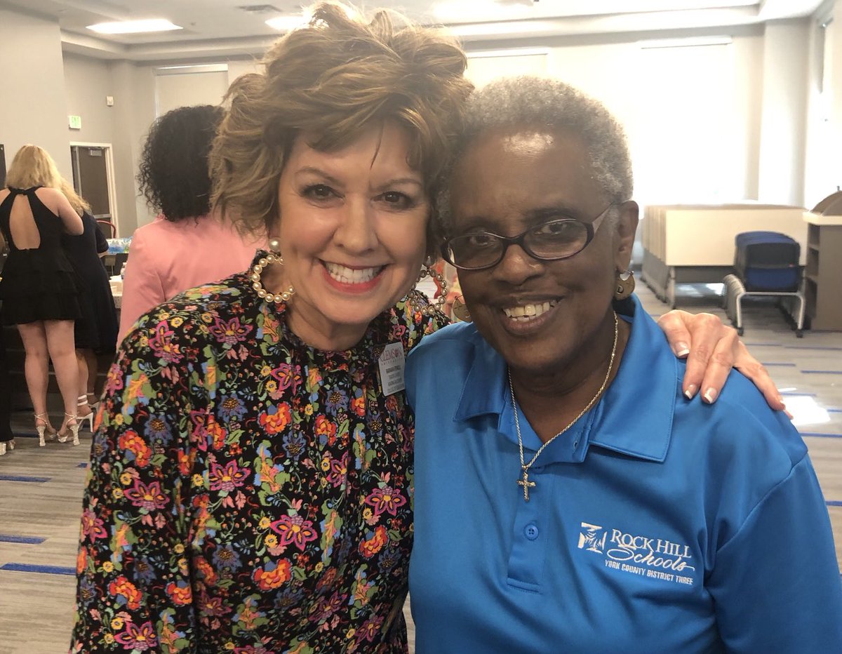 What a celebration ⁦<a href="/RockHillSchools/">Rock Hill Schools</a>⁩ with the 2022-23 RR/EL training class! Best part of my day! ⁦@rrcna_org⁩ ⁦<a href="/ClemsonReads/">CUTC</a>⁩