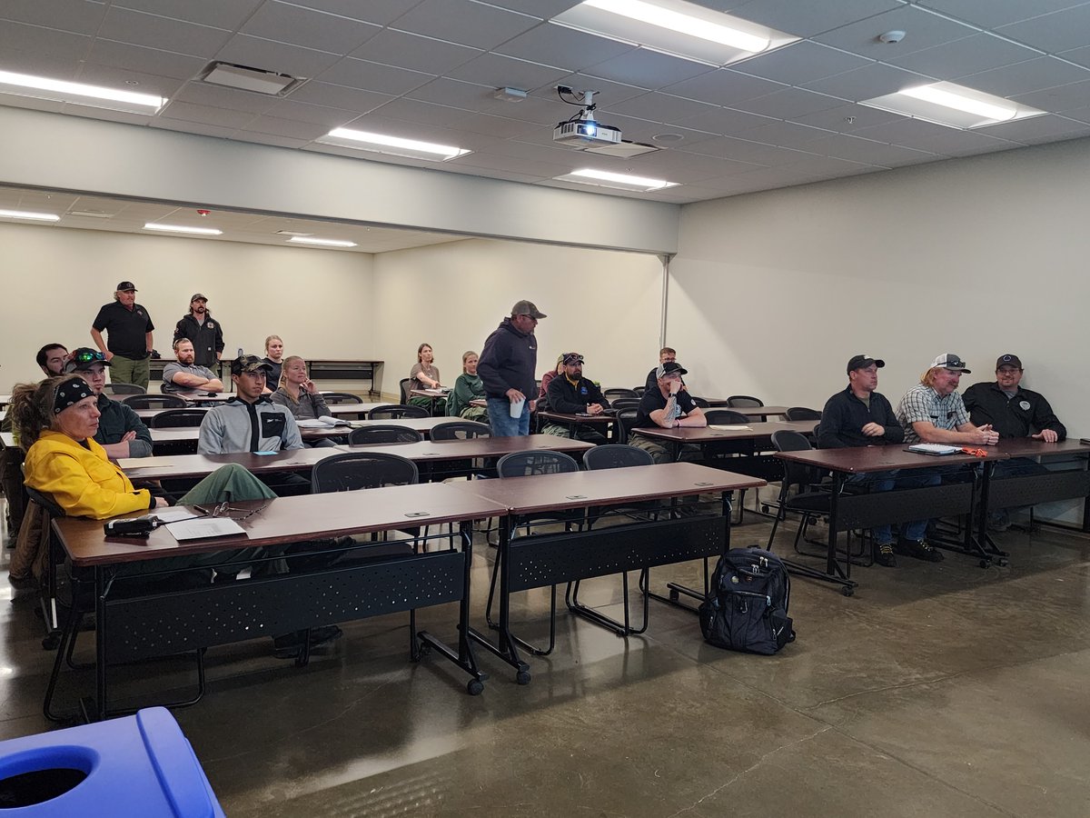 GMUG_NF's tweet image. Recently, #GMUG fire staff hosted a hybrid S130/190 fire training refresher for community cooperators where 17 participants met in person to review lessons from the virtual session and attend the field day portion of the training.

#firetraining #workingtogether #wildfireseason