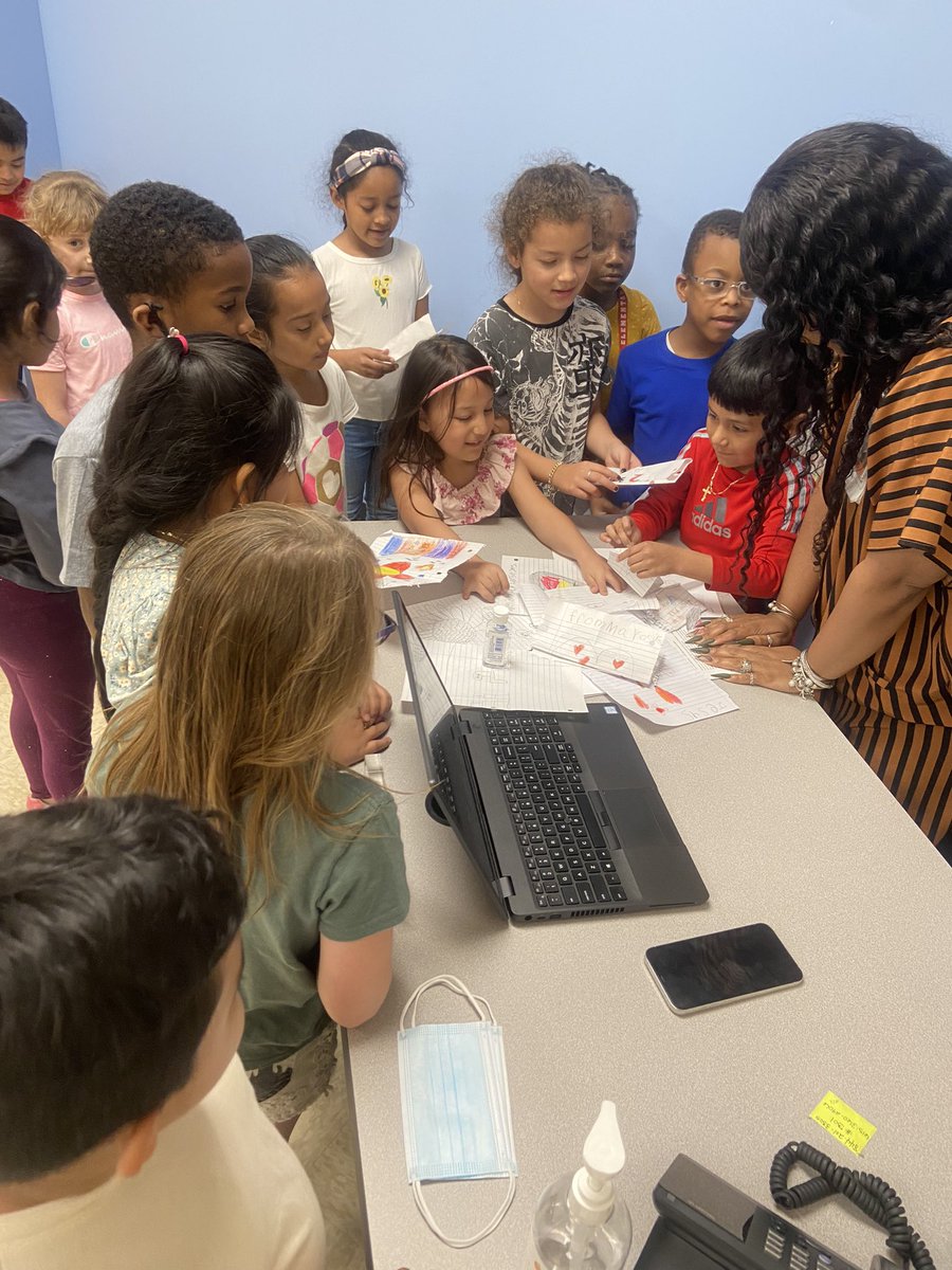 Today we celebrated our wonderful school nurse, Nurse Crystal. Our students showered her with hugs and cards.  Thank you for all you do each day to ensure our students stay healthy! Happy Nurses Day👩🏾‍⚕️🤧🤒❤️‍🩹🩹🤕