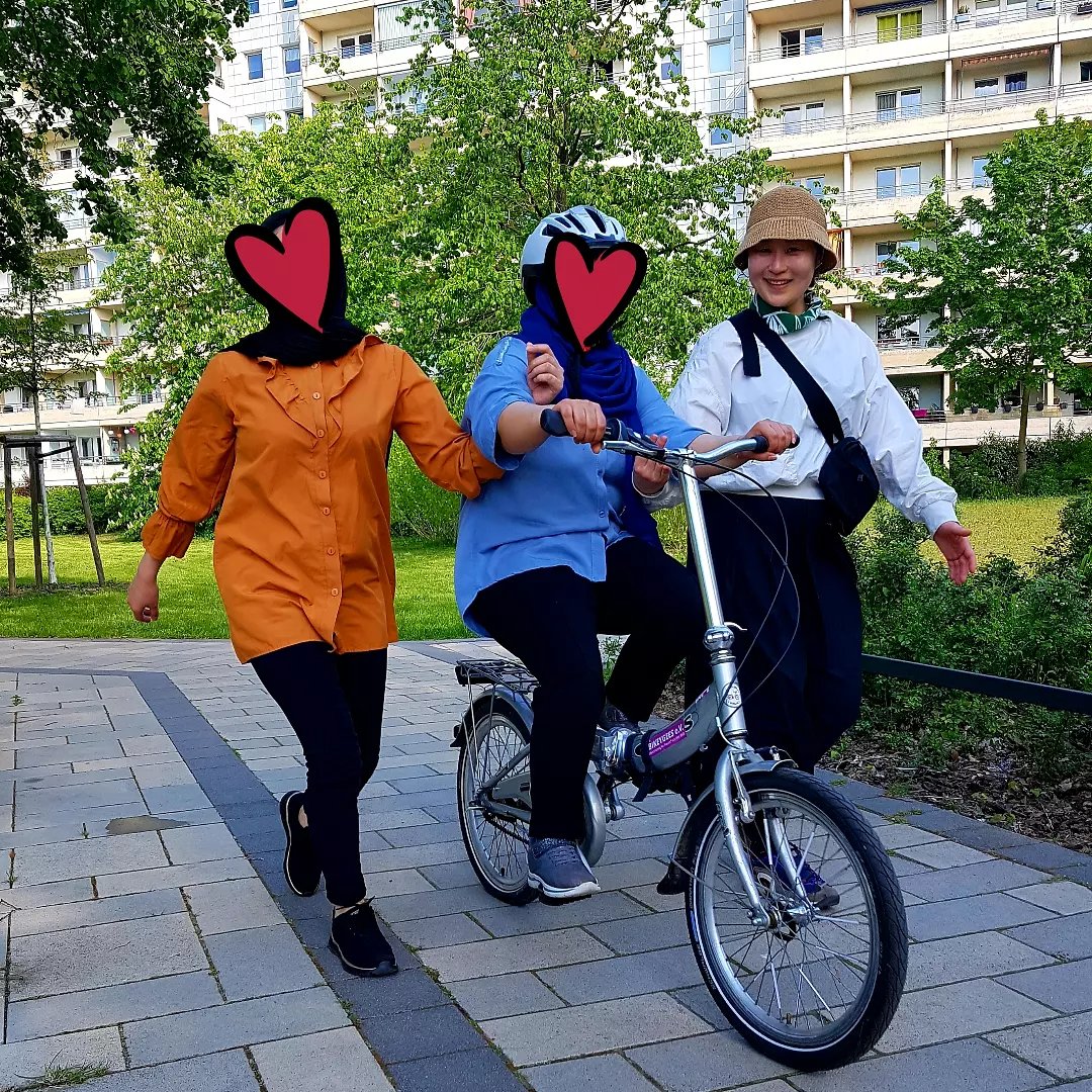 bikeygees's tweet photo. Weiter geht's, mit Doppeltrainings und Sauseschritt. 🤘🏼🚴‍♀️🚴‍♀️🌸 Das schöne Wetter und die anhaltende Begeisterung will genutzt werden. 😉🚴‍♀️🚴‍♀️🌞 #womenempowerment #einfachmachen #cyclingisfreedom #radfahren #GesellschaftlicherZusammenhalt #bgzvorort #faradi 💜 https://t.co/L070nhAU2c